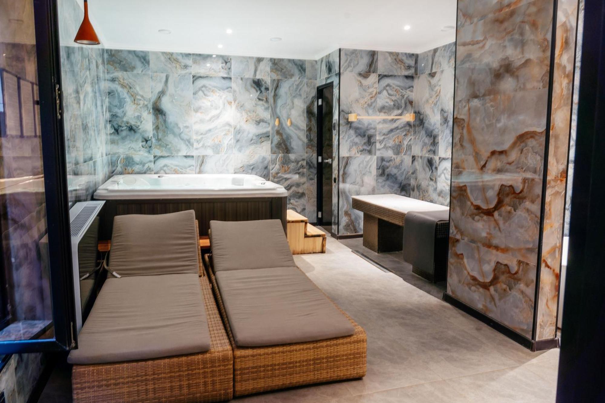 Sulo Vip Spa Atyraū Exteriör bild